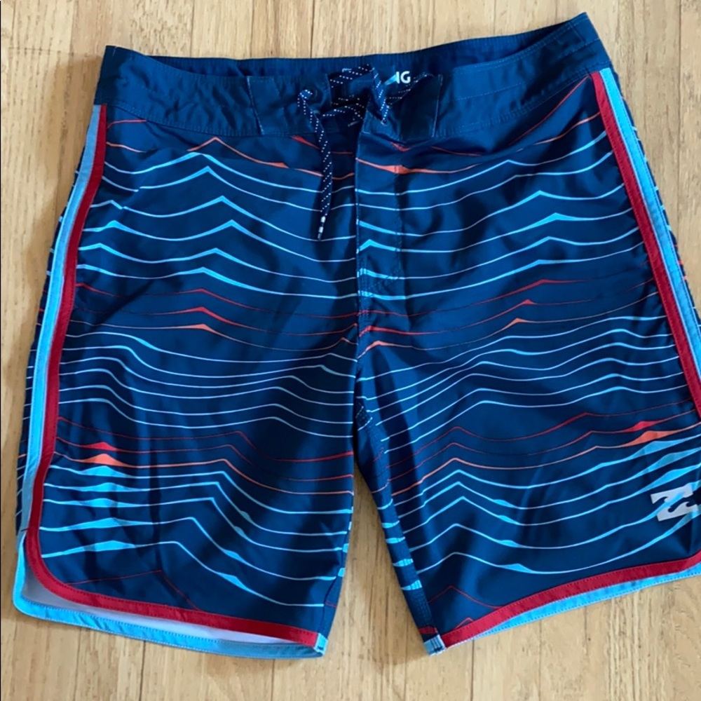 Men’s billabong board shorts. 4 way stretch